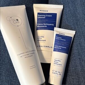 Foaming Face Cleanser - White